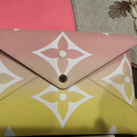 💯 Authentic Louis Vuitton Kirigami Set From By the Pool Collection - Picture 3 of 9